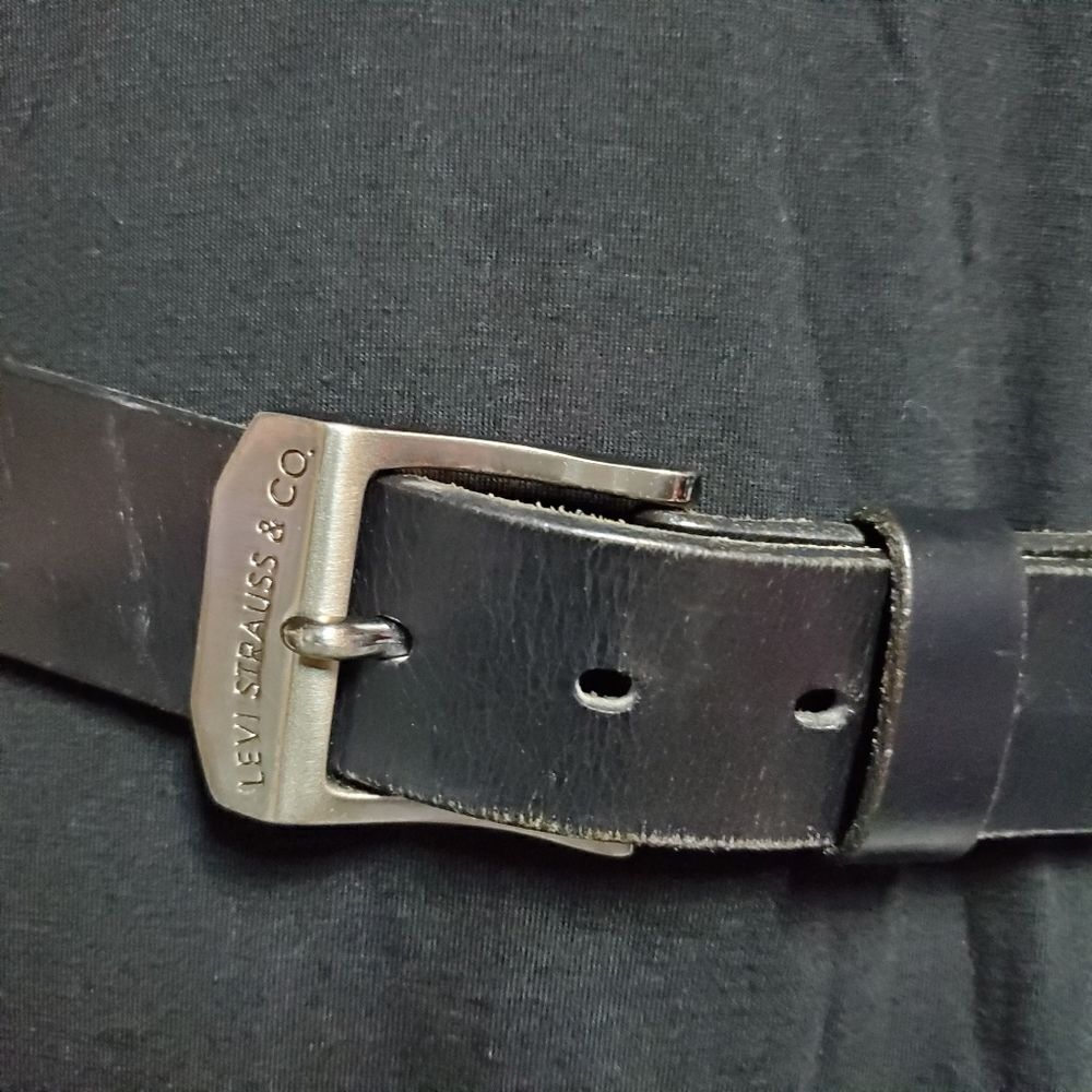 Levi's Genuine Leather Black Belt - Picture 2 of 5